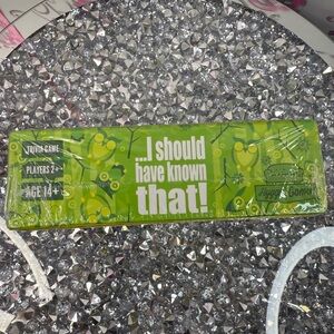 Trivia game’ I Should Have Known That!' Party Trivia Game - Green